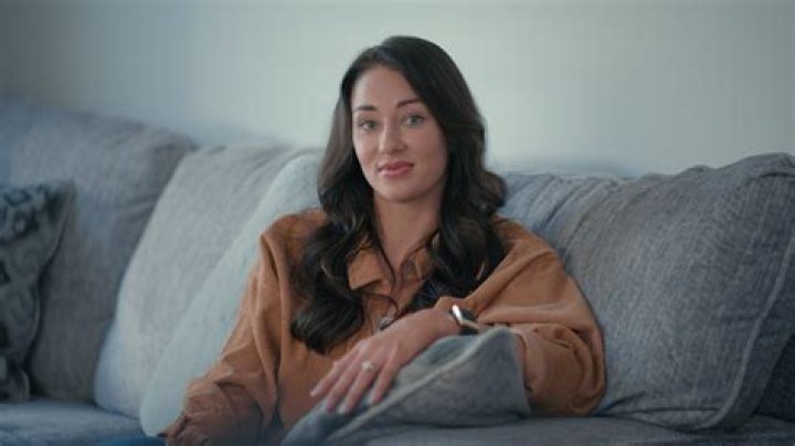 How Tall is Ari from American Sweethearts? Uncovering Her Stature